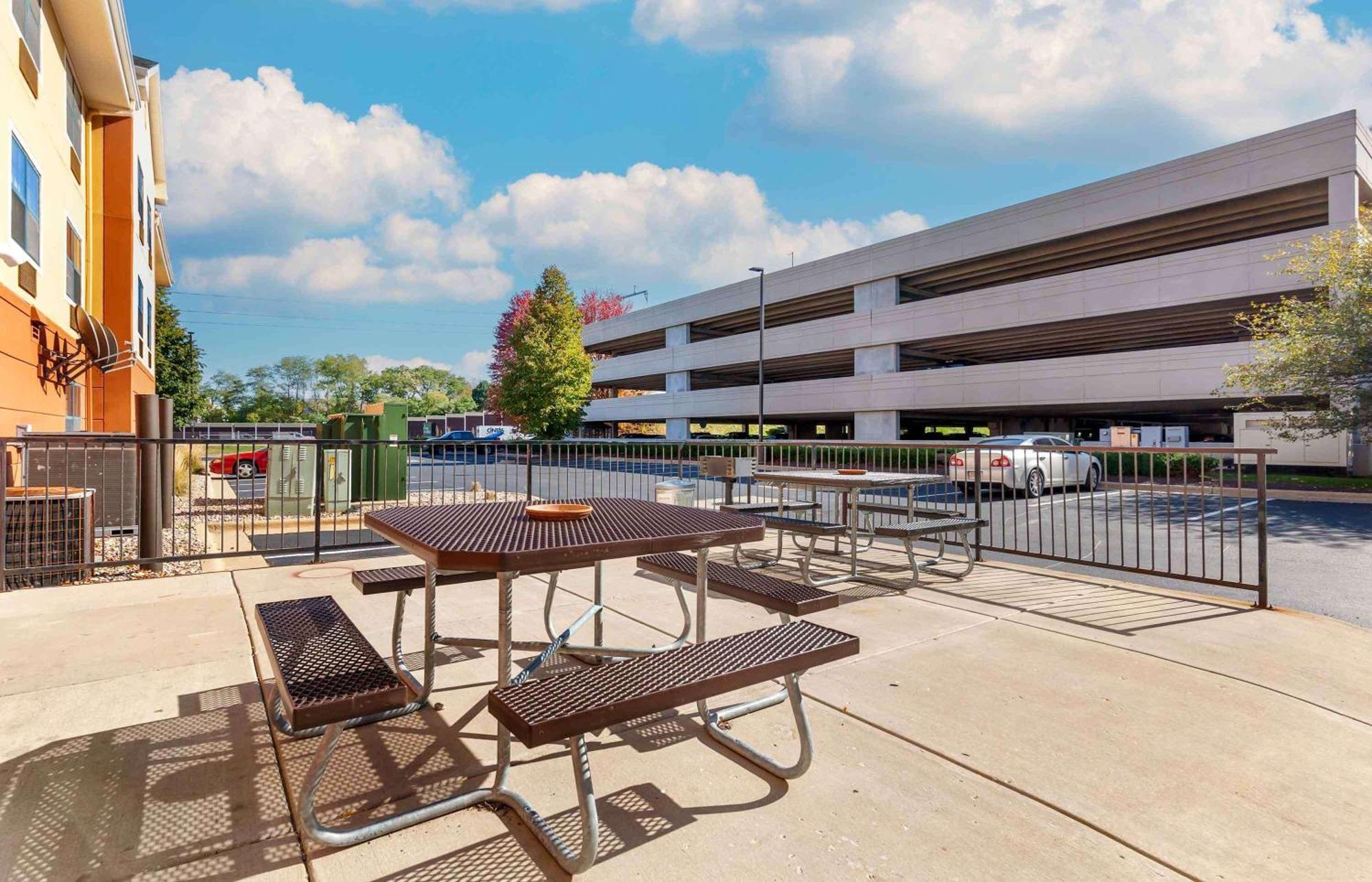 Extended Stay America Suites - Madison - Junction Court Middleton Buitenkant foto